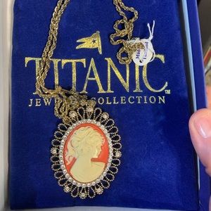 Brand new Titanic Cameo necklace